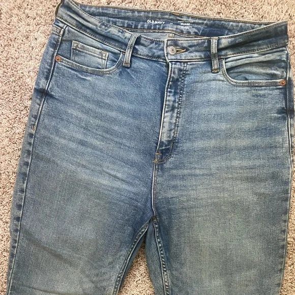 Women’s Old Navy Higher High Rise Flare with Secret Smooth Pockets size 12 - Picture 4 of 8